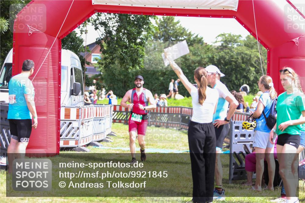 21.06.2026 - 29. Vierlanden-Triathlon Andreas Tolksdorf http://msf.ph/oto/9921845 21.06.2026 13:39:46 Ziel 69, 705 meine-sportfotos.de