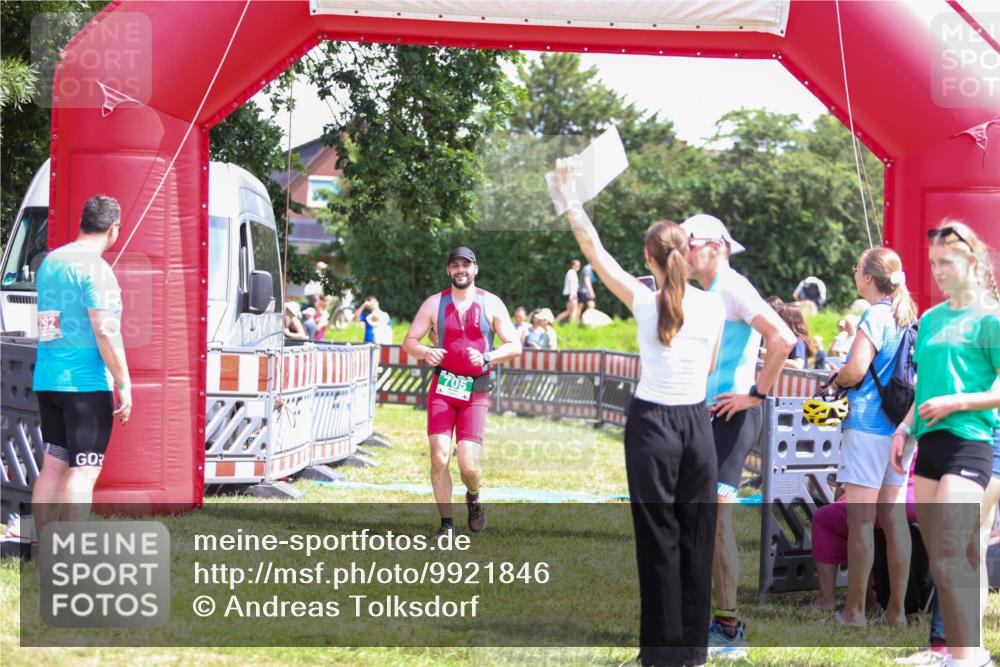 21.06.2026 - 29. Vierlanden-Triathlon Andreas Tolksdorf http://msf.ph/oto/9921846 21.06.2026 13:39:46 Ziel 69, 705 meine-sportfotos.de