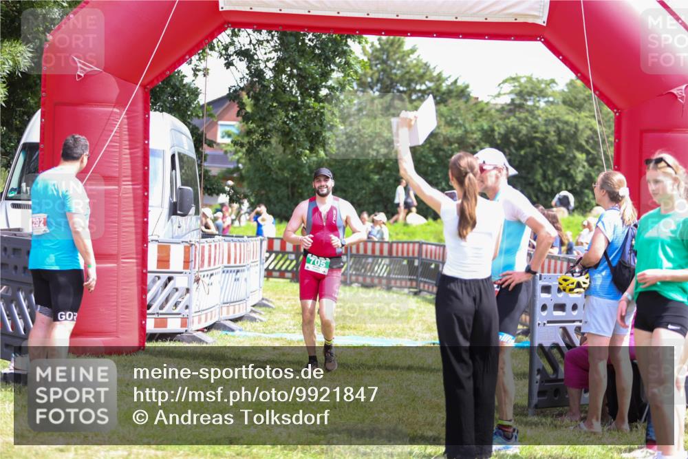 21.06.2026 - 29. Vierlanden-Triathlon Andreas Tolksdorf http://msf.ph/oto/9921847 21.06.2026 13:39:46 Ziel 69, 705 meine-sportfotos.de