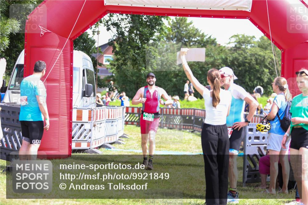 21.06.2026 - 29. Vierlanden-Triathlon Andreas Tolksdorf http://msf.ph/oto/9921849 21.06.2026 13:39:46 Ziel 69, 705 meine-sportfotos.de