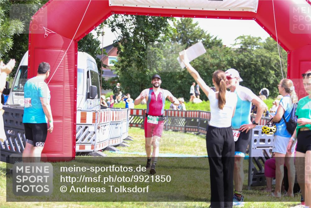 21.06.2026 - 29. Vierlanden-Triathlon Andreas Tolksdorf http://msf.ph/oto/9921850 21.06.2026 13:39:47 Ziel 69, 705 meine-sportfotos.de