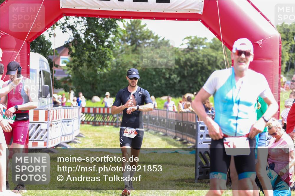21.06.2026 - 29. Vierlanden-Triathlon Andreas Tolksdorf http://msf.ph/oto/9921853 21.06.2026 13:39:54 Ziel 69 meine-sportfotos.de