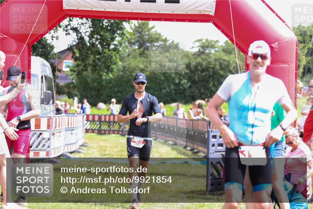 21.06.2026 - 29. Vierlanden-Triathlon Andreas Tolksdorf http://msf.ph/oto/9921854 21.06.2026 13:39:54 Ziel 69 meine-sportfotos.de