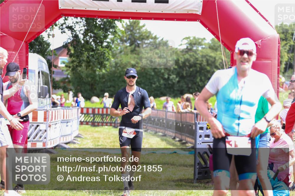 21.06.2026 - 29. Vierlanden-Triathlon Andreas Tolksdorf http://msf.ph/oto/9921855 21.06.2026 13:39:54 Ziel 69 meine-sportfotos.de