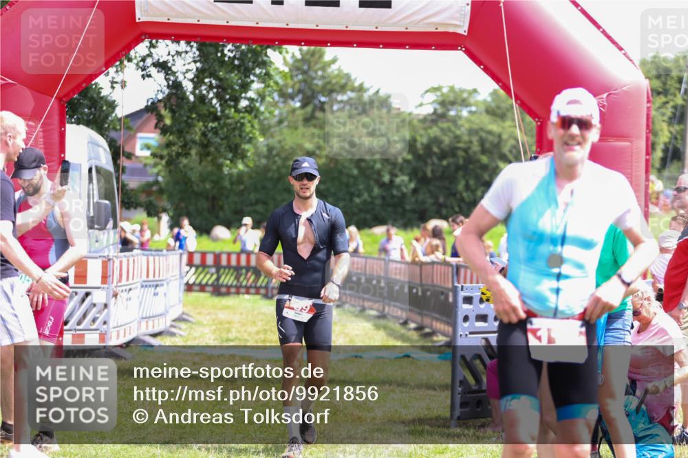 21.06.2026 - 29. Vierlanden-Triathlon Andreas Tolksdorf http://msf.ph/oto/9921856 21.06.2026 13:39:54 Ziel 69 meine-sportfotos.de