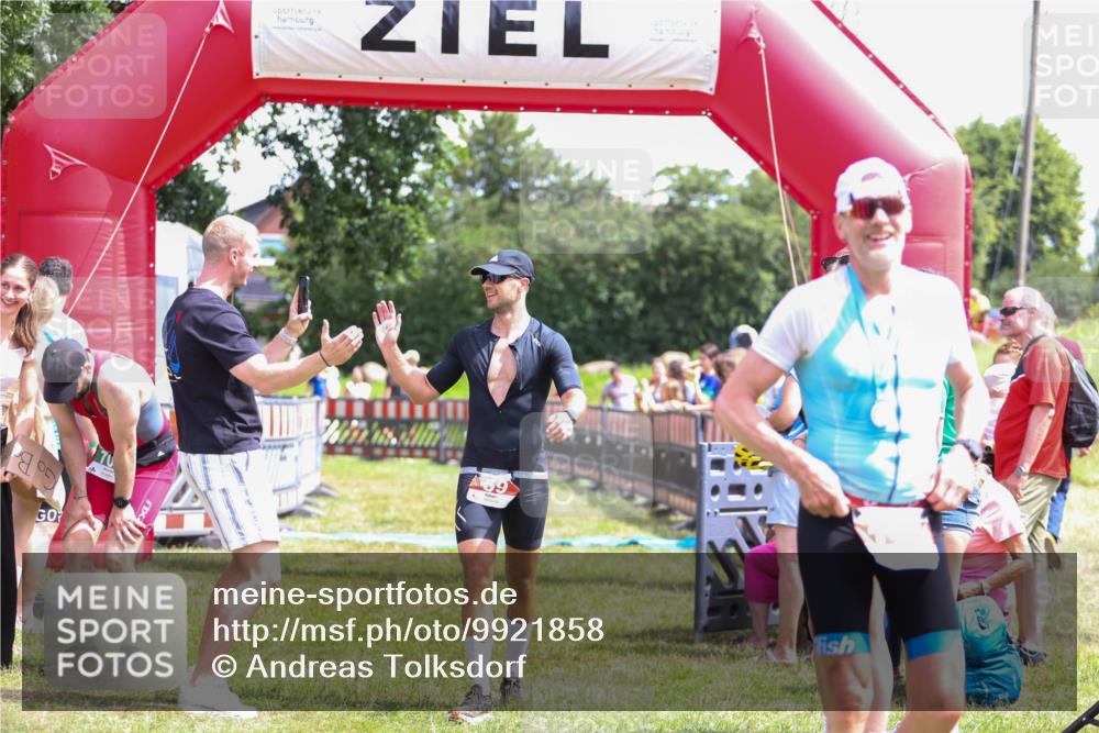 21.06.2026 - 29. Vierlanden-Triathlon Andreas Tolksdorf http://msf.ph/oto/9921858 21.06.2026 13:39:55 Ziel  meine-sportfotos.de