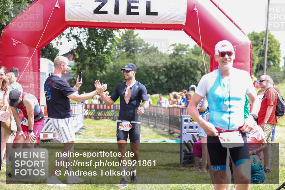 21.06.2026 - 29. Vierlanden-Triathlon Andreas Tolksdorf http://msf.ph/oto/9921861 21.06.2026 13:39:55 Ziel  meine-sportfotos.de