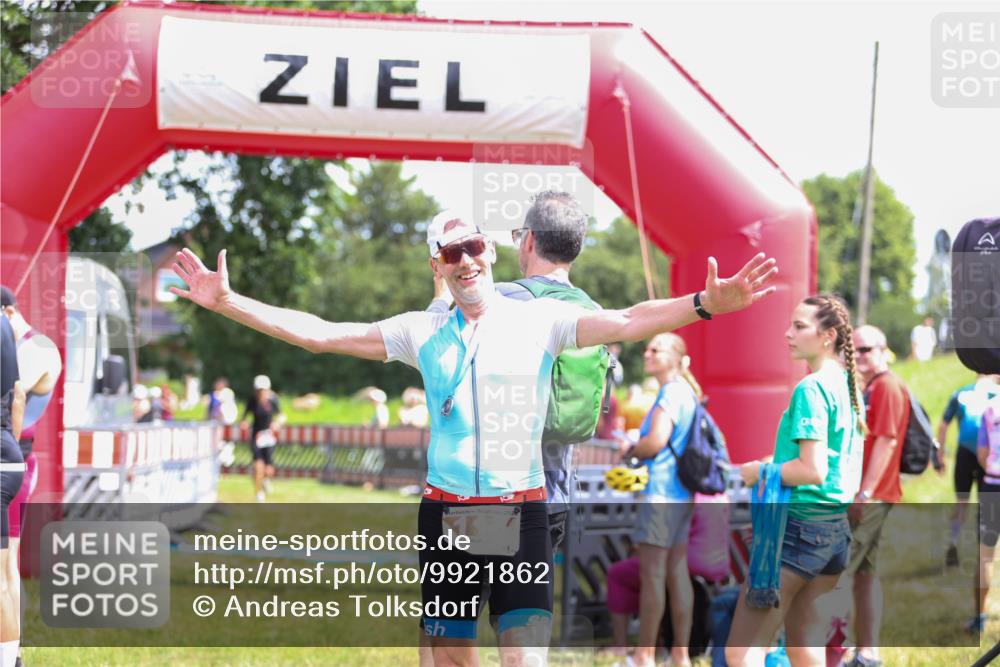 21.06.2026 - 29. Vierlanden-Triathlon Andreas Tolksdorf http://msf.ph/oto/9921862 21.06.2026 13:40:09 Ziel 192 meine-sportfotos.de