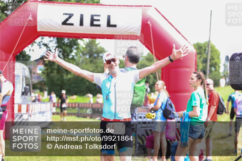 21.06.2026 - 29. Vierlanden-Triathlon Andreas Tolksdorf http://msf.ph/oto/9921864 21.06.2026 13:40:09 Ziel 192 meine-sportfotos.de