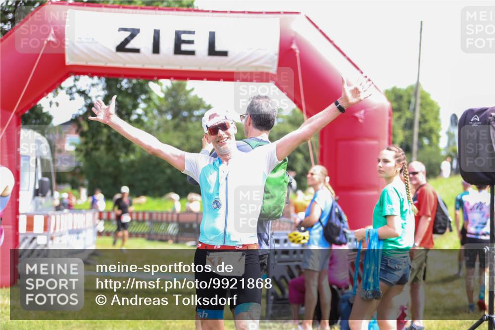 21.06.2026 - 29. Vierlanden-Triathlon Andreas Tolksdorf http://msf.ph/oto/9921868 21.06.2026 13:40:09 Ziel 192 meine-sportfotos.de