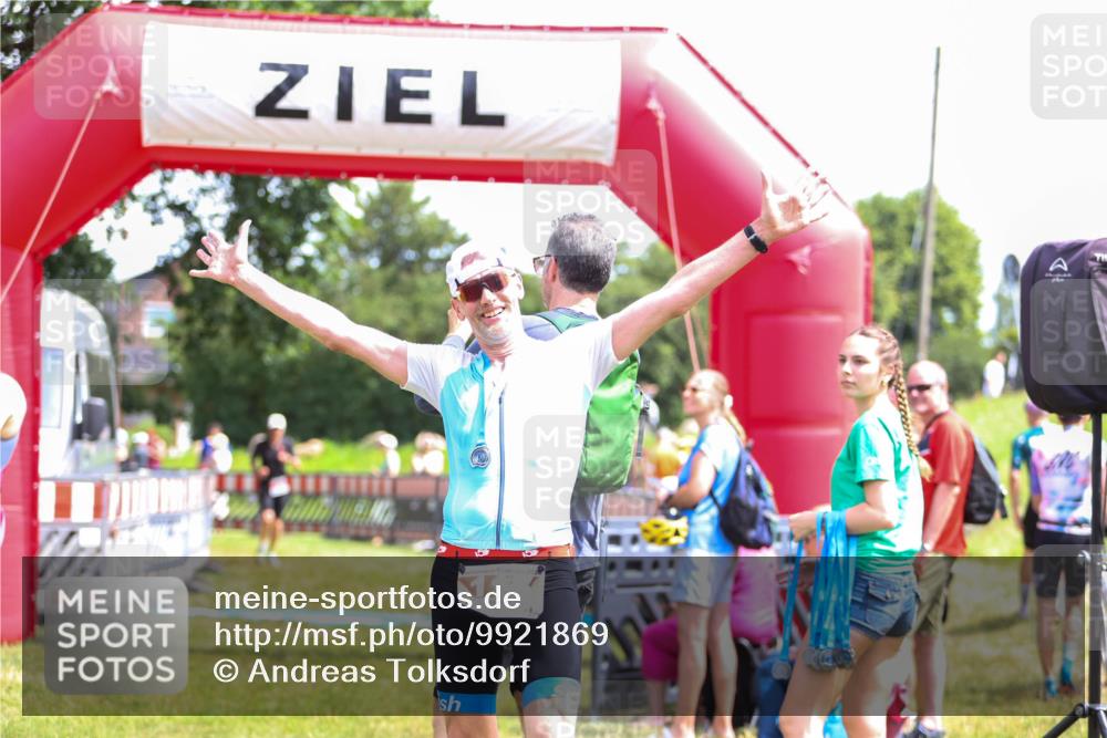 21.06.2026 - 29. Vierlanden-Triathlon Andreas Tolksdorf http://msf.ph/oto/9921869 21.06.2026 13:40:09 Ziel 192 meine-sportfotos.de