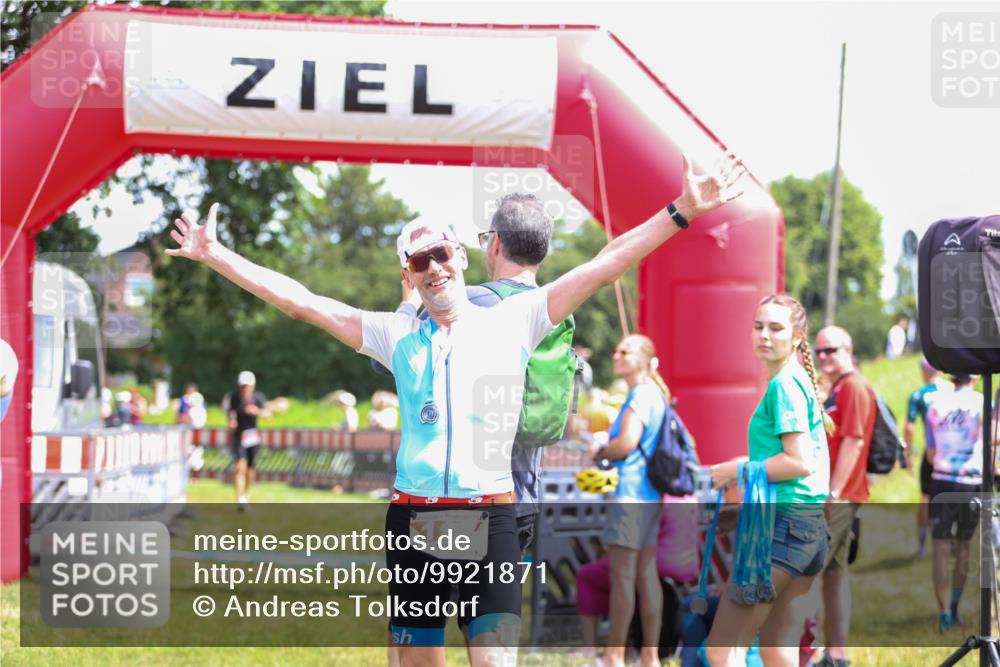 21.06.2026 - 29. Vierlanden-Triathlon Andreas Tolksdorf http://msf.ph/oto/9921871 21.06.2026 13:40:09 Ziel 192 meine-sportfotos.de