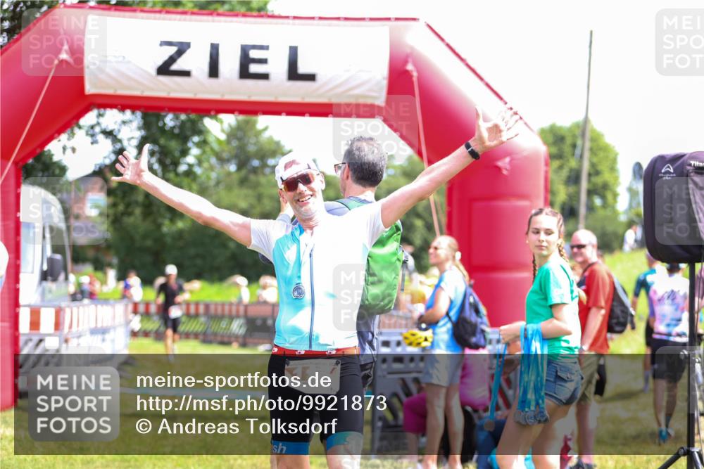 21.06.2026 - 29. Vierlanden-Triathlon Andreas Tolksdorf http://msf.ph/oto/9921873 21.06.2026 13:40:09 Ziel 192 meine-sportfotos.de
