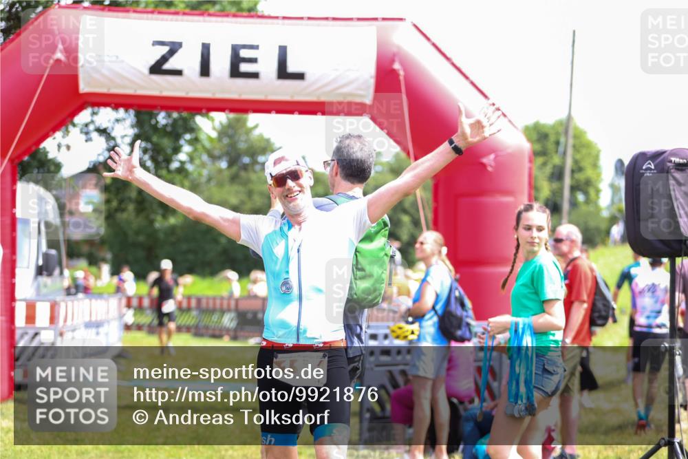 21.06.2026 - 29. Vierlanden-Triathlon Andreas Tolksdorf http://msf.ph/oto/9921876 21.06.2026 13:40:09 Ziel 192 meine-sportfotos.de