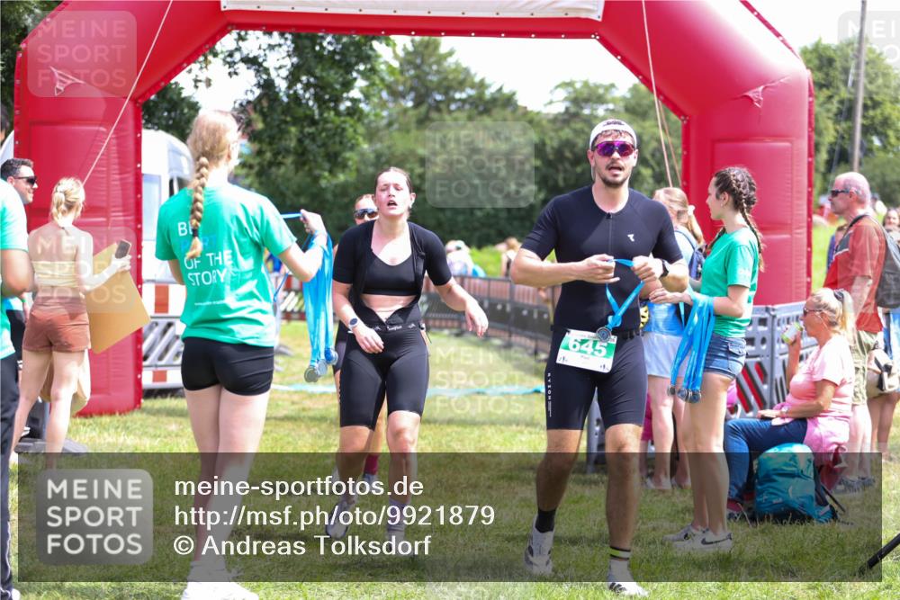 21.06.2026 - 29. Vierlanden-Triathlon Andreas Tolksdorf http://msf.ph/oto/9921879 21.06.2026 13:40:42 Ziel 267, 645, 879 meine-sportfotos.de