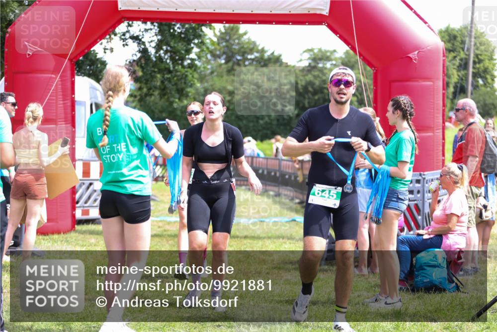 21.06.2026 - 29. Vierlanden-Triathlon Andreas Tolksdorf http://msf.ph/oto/9921881 21.06.2026 13:40:42 Ziel 267, 645, 879 meine-sportfotos.de