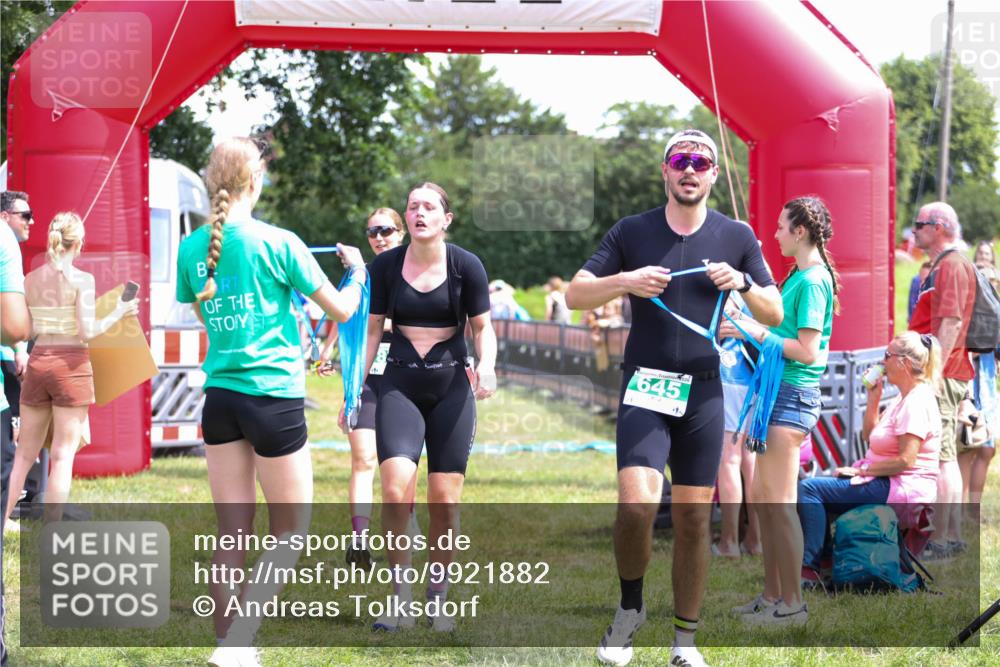 21.06.2026 - 29. Vierlanden-Triathlon Andreas Tolksdorf http://msf.ph/oto/9921882 21.06.2026 13:40:42 Ziel 267, 645, 879 meine-sportfotos.de