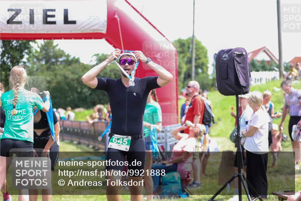 21.06.2026 - 29. Vierlanden-Triathlon Andreas Tolksdorf http://msf.ph/oto/9921888 21.06.2026 13:40:43 Ziel 267, 879 meine-sportfotos.de