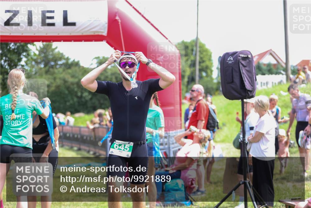 21.06.2026 - 29. Vierlanden-Triathlon Andreas Tolksdorf http://msf.ph/oto/9921889 21.06.2026 13:40:43 Ziel 267, 879 meine-sportfotos.de