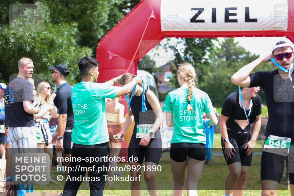 21.06.2026 - 29. Vierlanden-Triathlon Andreas Tolksdorf http://msf.ph/oto/9921890 21.06.2026 13:40:44 Ziel 879 meine-sportfotos.de