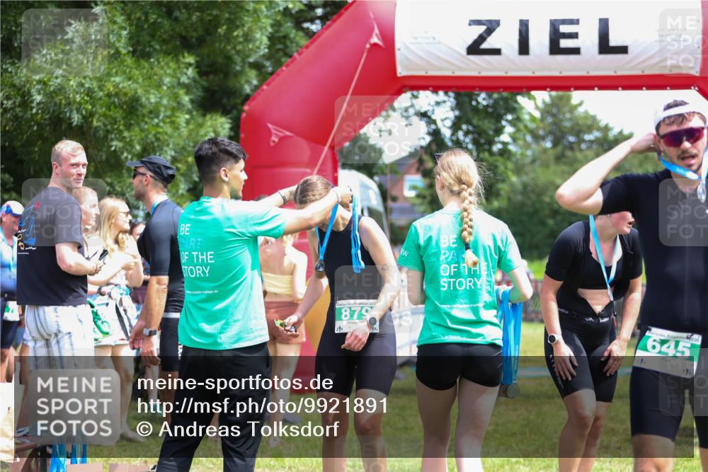 21.06.2026 - 29. Vierlanden-Triathlon Andreas Tolksdorf http://msf.ph/oto/9921891 21.06.2026 13:40:44 Ziel 879 meine-sportfotos.de
