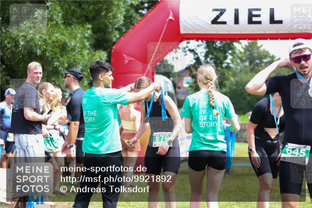 21.06.2026 - 29. Vierlanden-Triathlon Andreas Tolksdorf http://msf.ph/oto/9921892 21.06.2026 13:40:44 Ziel 879 meine-sportfotos.de