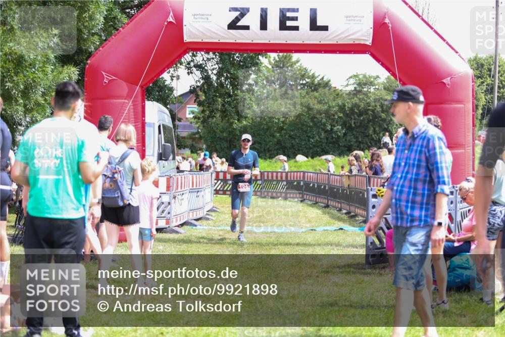 21.06.2026 - 29. Vierlanden-Triathlon Andreas Tolksdorf http://msf.ph/oto/9921898 21.06.2026 13:41:05 Ziel 104, 761 meine-sportfotos.de