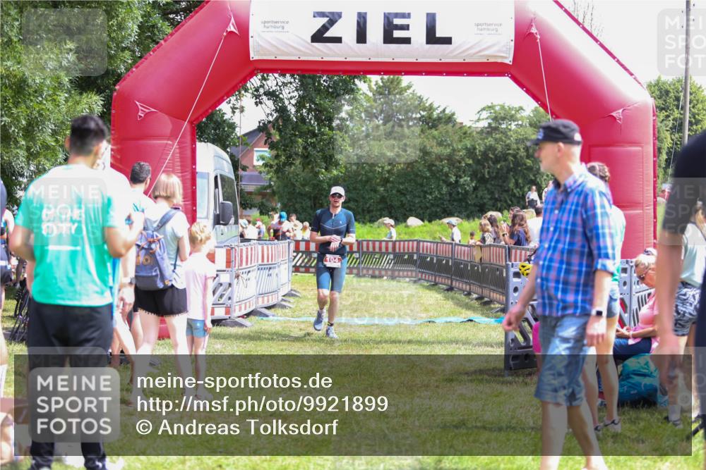 21.06.2026 - 29. Vierlanden-Triathlon Andreas Tolksdorf http://msf.ph/oto/9921899 21.06.2026 13:41:05 Ziel 104, 761 meine-sportfotos.de