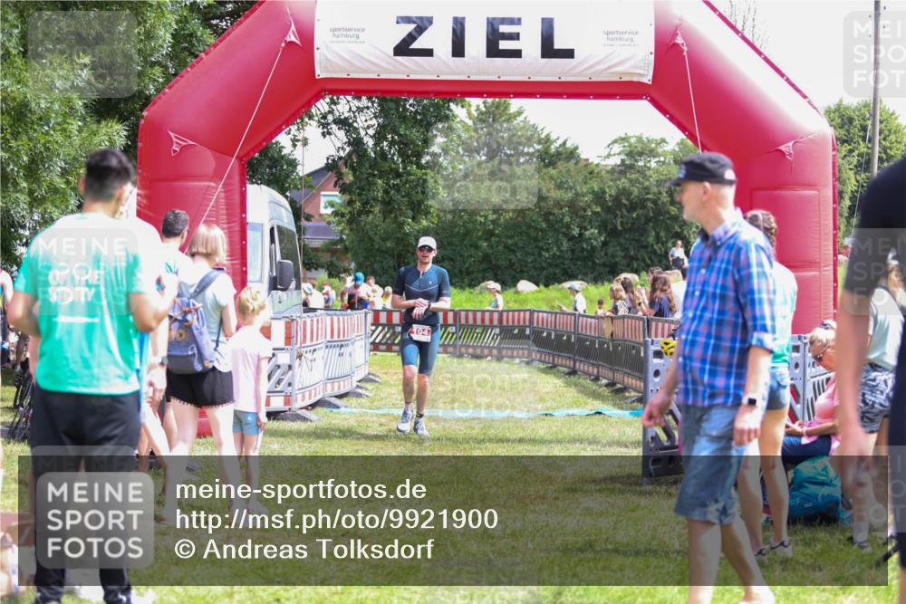 21.06.2026 - 29. Vierlanden-Triathlon Andreas Tolksdorf http://msf.ph/oto/9921900 21.06.2026 13:41:05 Ziel 104, 761 meine-sportfotos.de