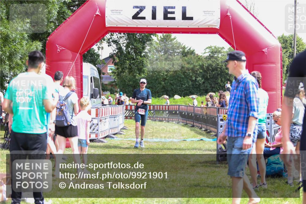 21.06.2026 - 29. Vierlanden-Triathlon Andreas Tolksdorf http://msf.ph/oto/9921901 21.06.2026 13:41:05 Ziel 104, 761 meine-sportfotos.de