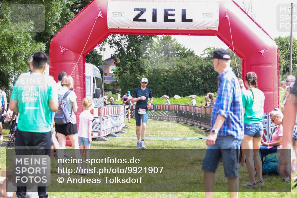 21.06.2026 - 29. Vierlanden-Triathlon Andreas Tolksdorf http://msf.ph/oto/9921907 21.06.2026 13:41:05 Ziel 104, 761 meine-sportfotos.de