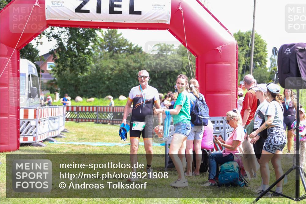 21.06.2026 - 29. Vierlanden-Triathlon Andreas Tolksdorf http://msf.ph/oto/9921908 21.06.2026 13:41:19 Ziel 635 meine-sportfotos.de