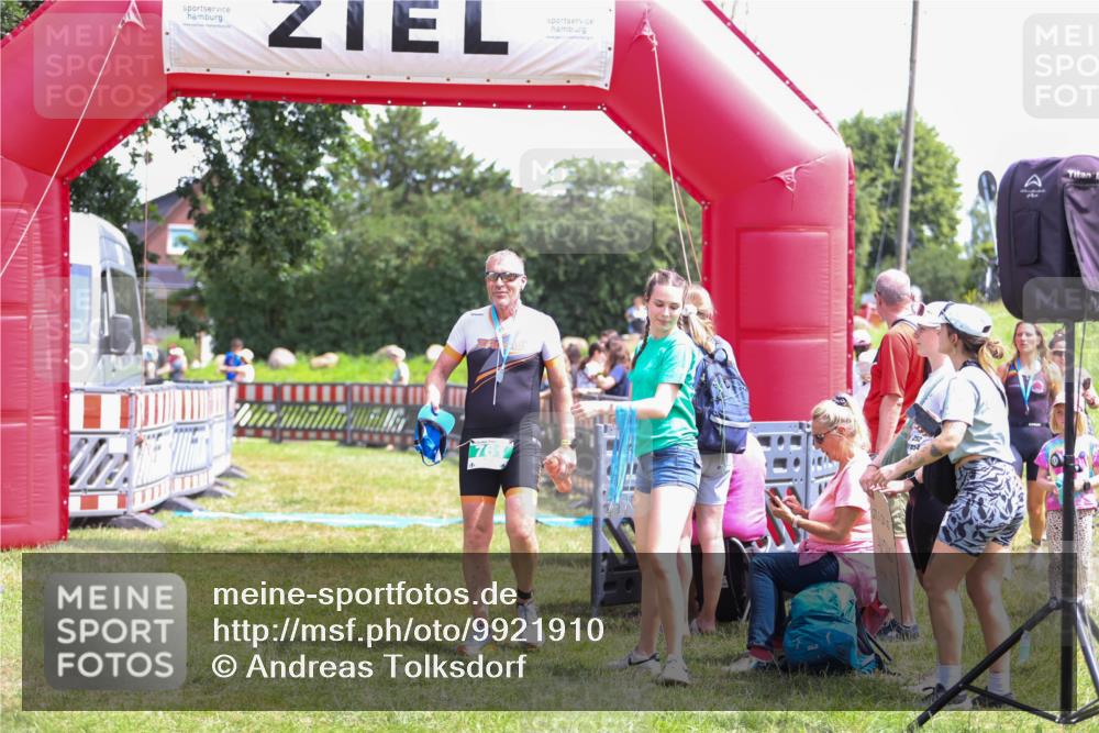21.06.2026 - 29. Vierlanden-Triathlon Andreas Tolksdorf http://msf.ph/oto/9921910 21.06.2026 13:41:19 Ziel 635 meine-sportfotos.de