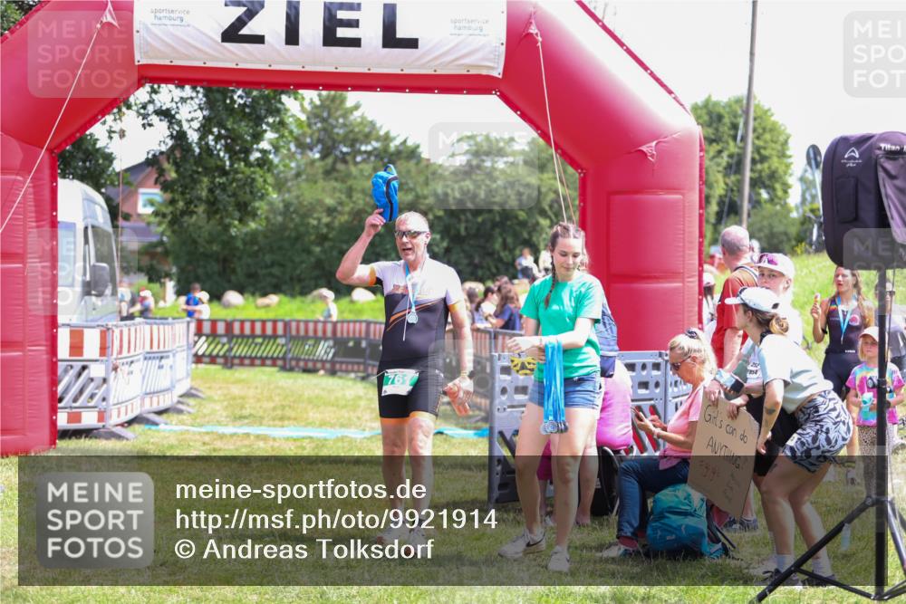 21.06.2026 - 29. Vierlanden-Triathlon Andreas Tolksdorf http://msf.ph/oto/9921914 21.06.2026 13:41:19 Ziel 635 meine-sportfotos.de