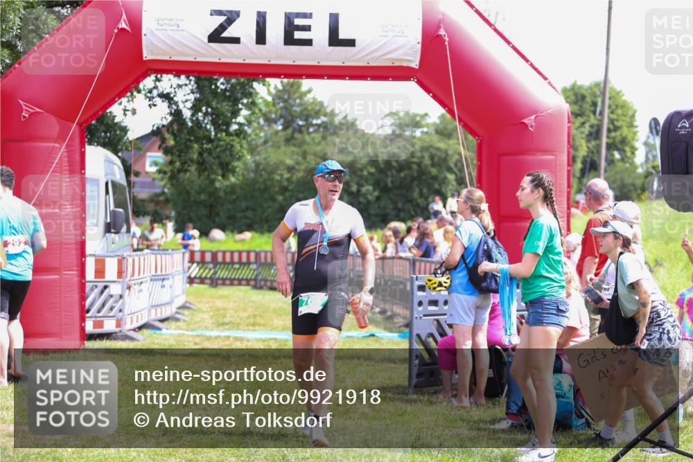 21.06.2026 - 29. Vierlanden-Triathlon Andreas Tolksdorf http://msf.ph/oto/9921918 21.06.2026 13:41:21 Ziel 635 meine-sportfotos.de