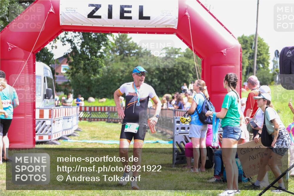 21.06.2026 - 29. Vierlanden-Triathlon Andreas Tolksdorf http://msf.ph/oto/9921922 21.06.2026 13:41:21 Ziel 635 meine-sportfotos.de