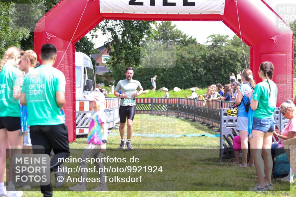 21.06.2026 - 29. Vierlanden-Triathlon Andreas Tolksdorf http://msf.ph/oto/9921924 21.06.2026 13:41:28 Ziel 635 meine-sportfotos.de