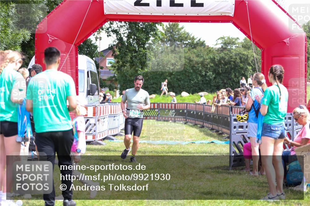 21.06.2026 - 29. Vierlanden-Triathlon Andreas Tolksdorf http://msf.ph/oto/9921930 21.06.2026 13:41:28 Ziel 635 meine-sportfotos.de