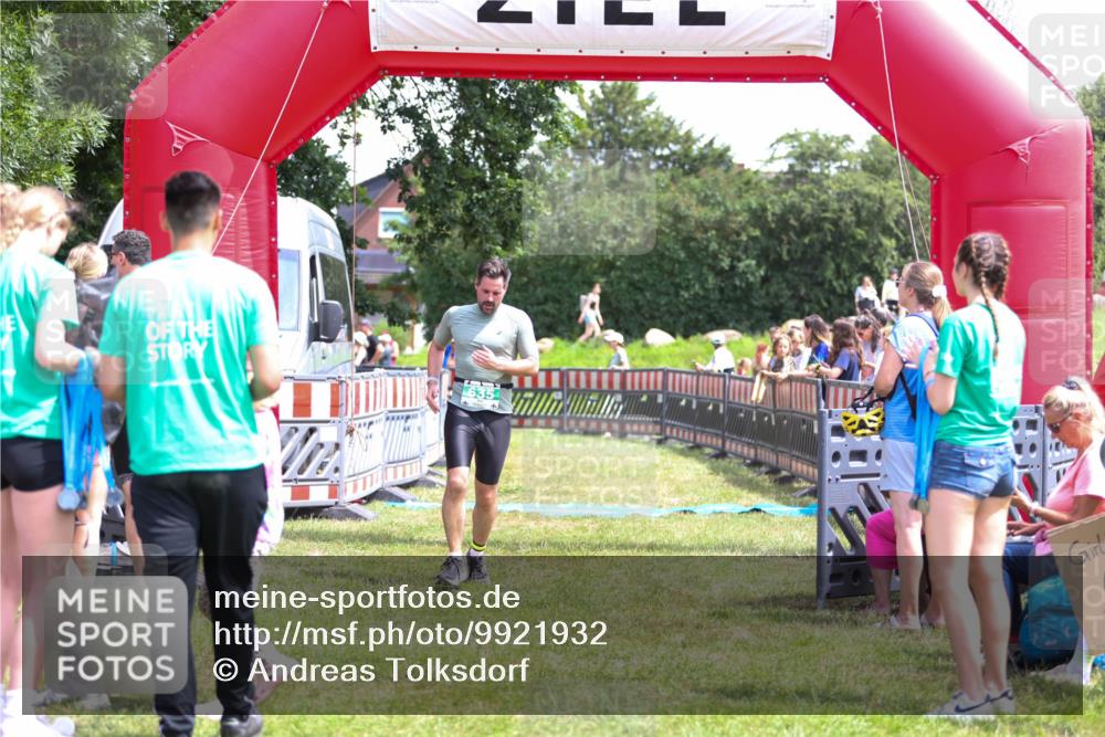 21.06.2026 - 29. Vierlanden-Triathlon Andreas Tolksdorf http://msf.ph/oto/9921932 21.06.2026 13:41:28 Ziel 635 meine-sportfotos.de