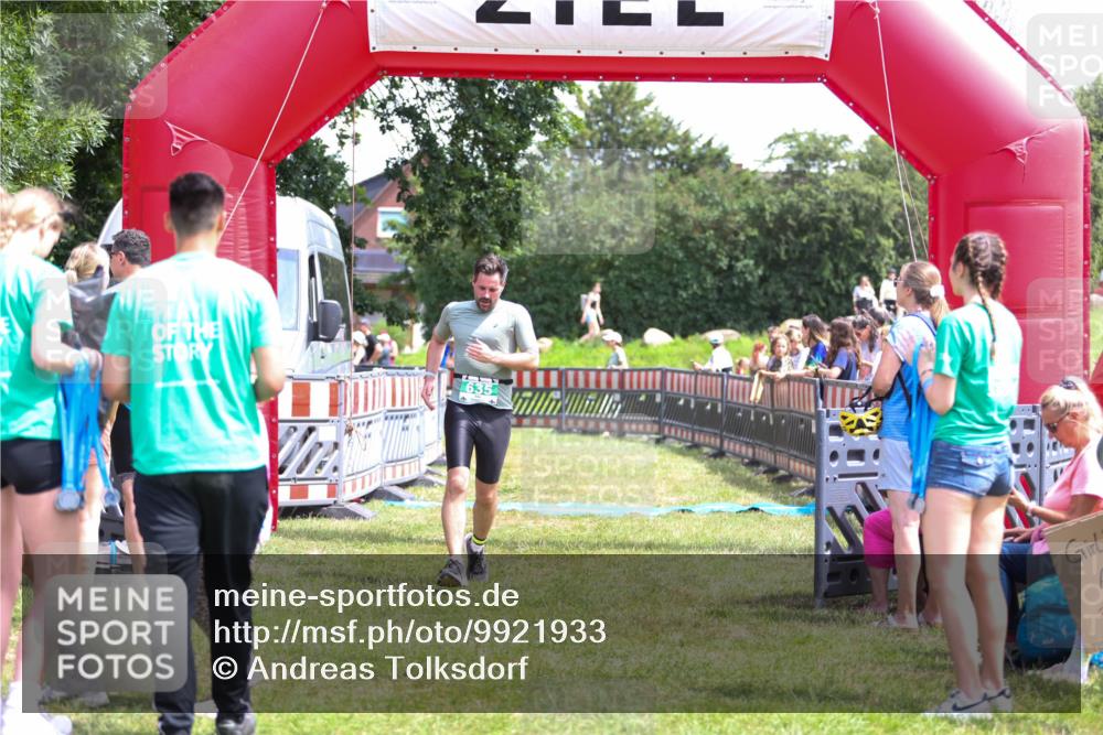 21.06.2026 - 29. Vierlanden-Triathlon Andreas Tolksdorf http://msf.ph/oto/9921933 21.06.2026 13:41:28 Ziel 635 meine-sportfotos.de