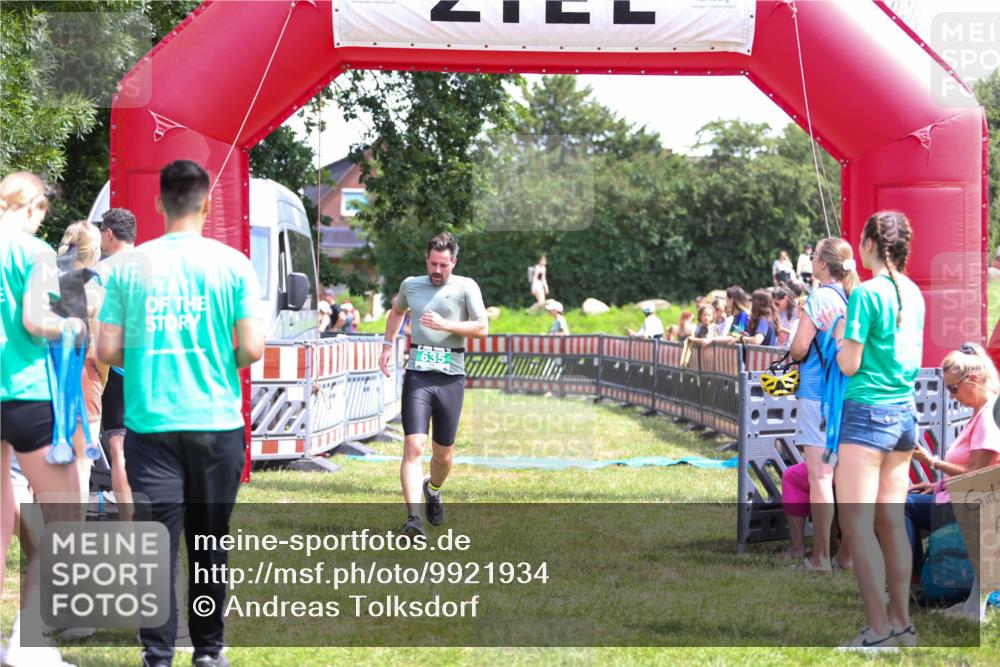 21.06.2026 - 29. Vierlanden-Triathlon Andreas Tolksdorf http://msf.ph/oto/9921934 21.06.2026 13:41:29 Ziel 635 meine-sportfotos.de