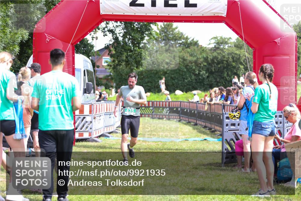 21.06.2026 - 29. Vierlanden-Triathlon Andreas Tolksdorf http://msf.ph/oto/9921935 21.06.2026 13:41:29 Ziel 635 meine-sportfotos.de