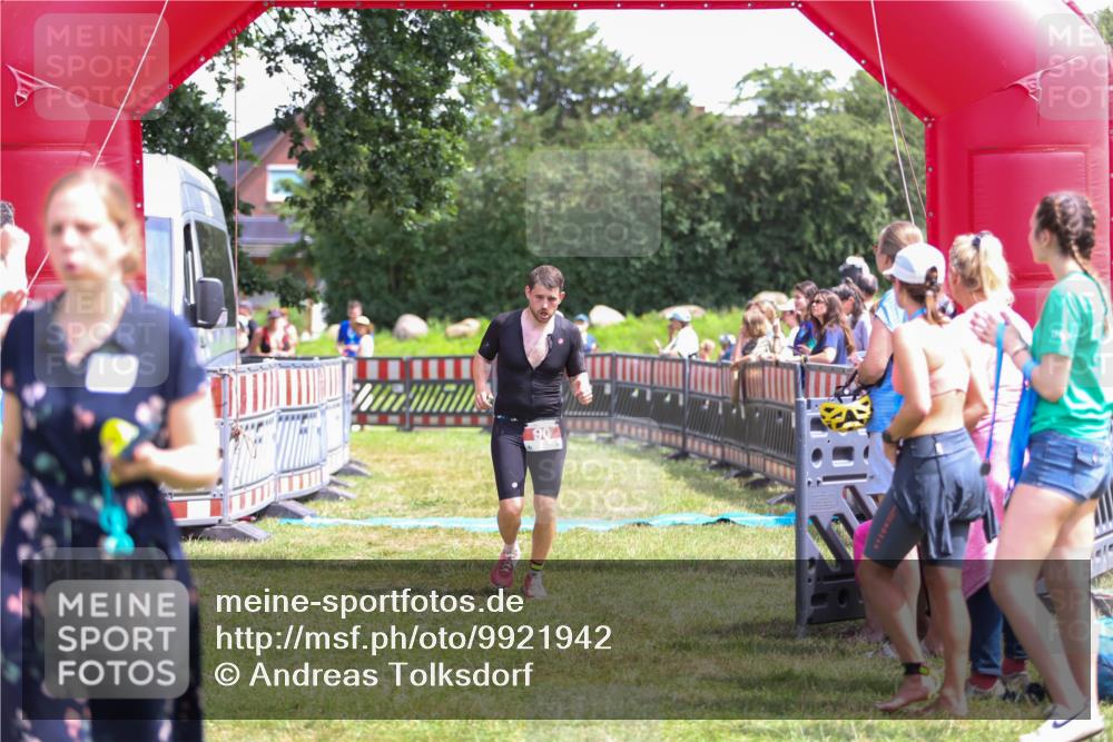 21.06.2026 - 29. Vierlanden-Triathlon Andreas Tolksdorf http://msf.ph/oto/9921942 21.06.2026 13:41:42 Ziel 90, 1353 meine-sportfotos.de