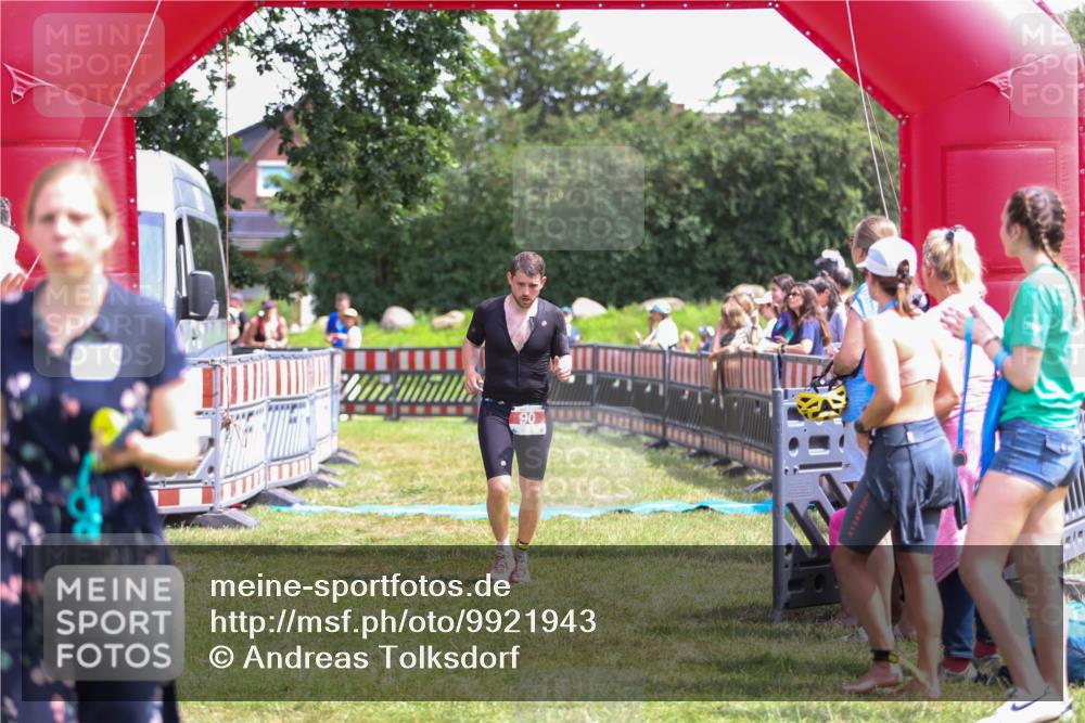 21.06.2026 - 29. Vierlanden-Triathlon Andreas Tolksdorf http://msf.ph/oto/9921943 21.06.2026 13:41:42 Ziel 90, 1353 meine-sportfotos.de