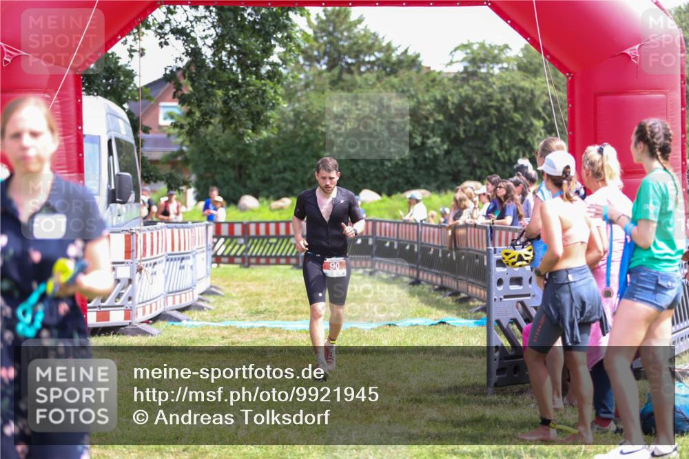 21.06.2026 - 29. Vierlanden-Triathlon Andreas Tolksdorf http://msf.ph/oto/9921945 21.06.2026 13:41:42 Ziel 90, 1353 meine-sportfotos.de