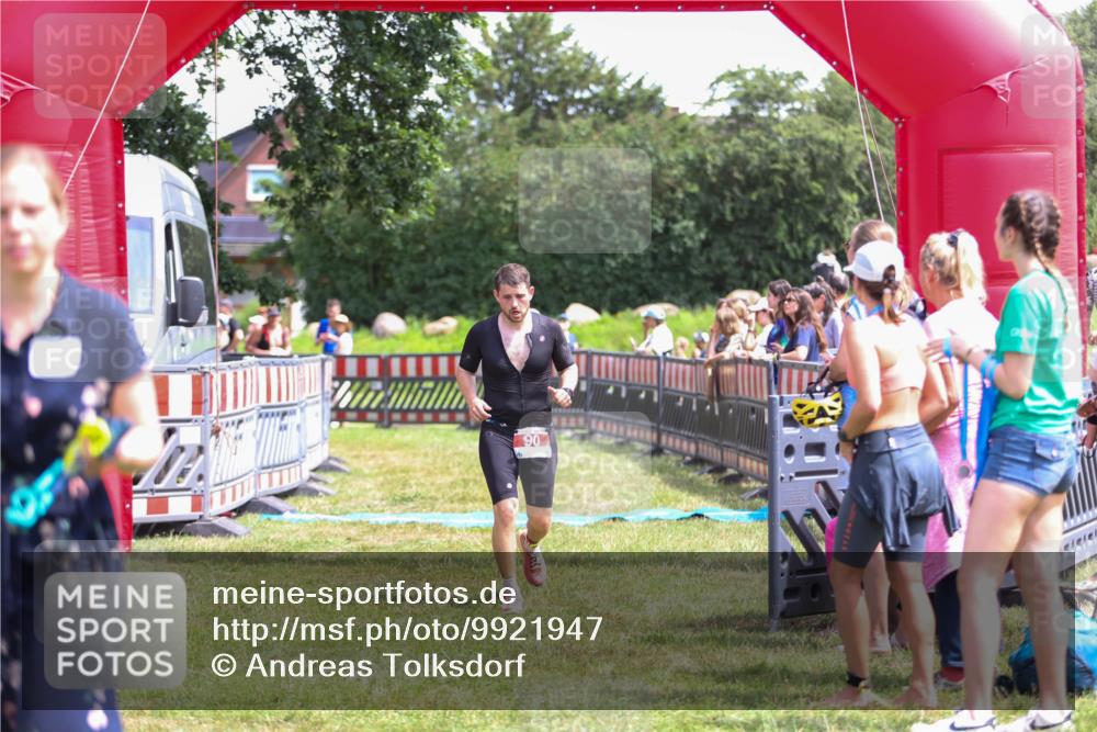21.06.2026 - 29. Vierlanden-Triathlon Andreas Tolksdorf http://msf.ph/oto/9921947 21.06.2026 13:41:42 Ziel 90, 1353 meine-sportfotos.de