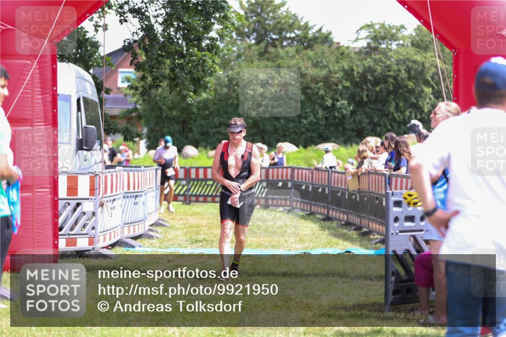 21.06.2026 - 29. Vierlanden-Triathlon Andreas Tolksdorf http://msf.ph/oto/9921950 21.06.2026 13:41:53 Ziel 33, 124, 1353 meine-sportfotos.de