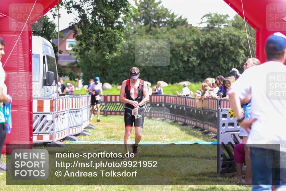 21.06.2026 - 29. Vierlanden-Triathlon Andreas Tolksdorf http://msf.ph/oto/9921952 21.06.2026 13:41:53 Ziel 33, 124, 1353 meine-sportfotos.de