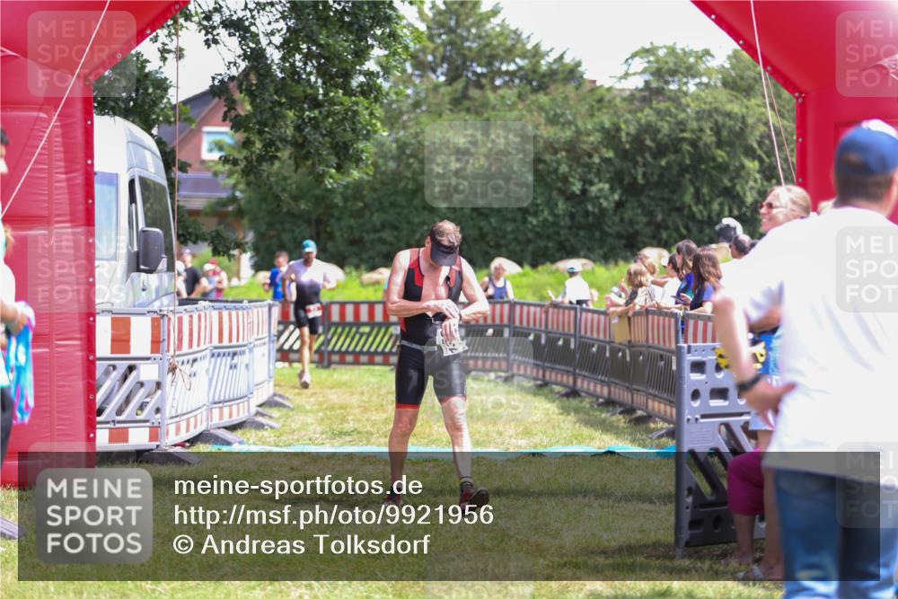 21.06.2026 - 29. Vierlanden-Triathlon Andreas Tolksdorf http://msf.ph/oto/9921956 21.06.2026 13:41:53 Ziel 33, 124, 1353 meine-sportfotos.de