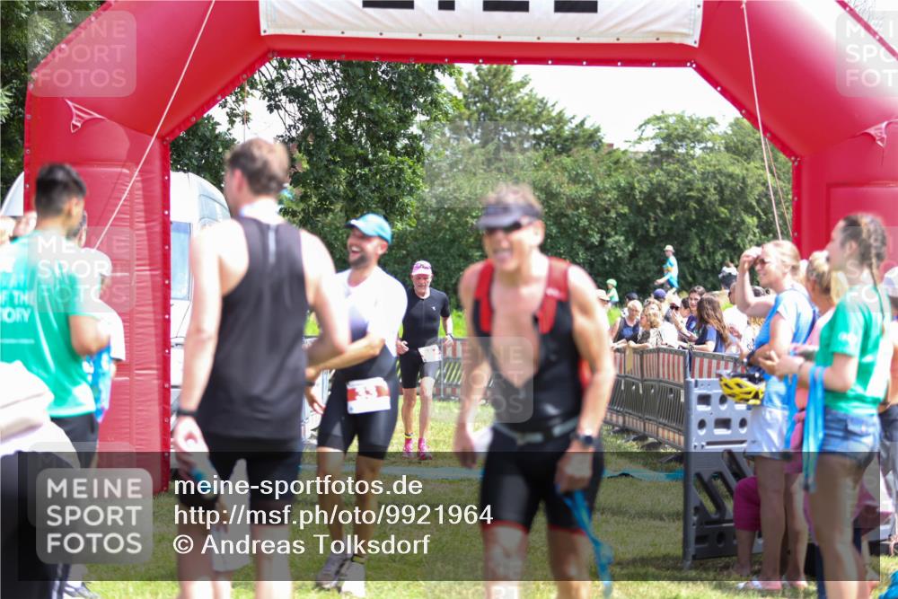 21.06.2026 - 29. Vierlanden-Triathlon Andreas Tolksdorf http://msf.ph/oto/9921964 21.06.2026 13:42:01 Ziel 33, 124 meine-sportfotos.de